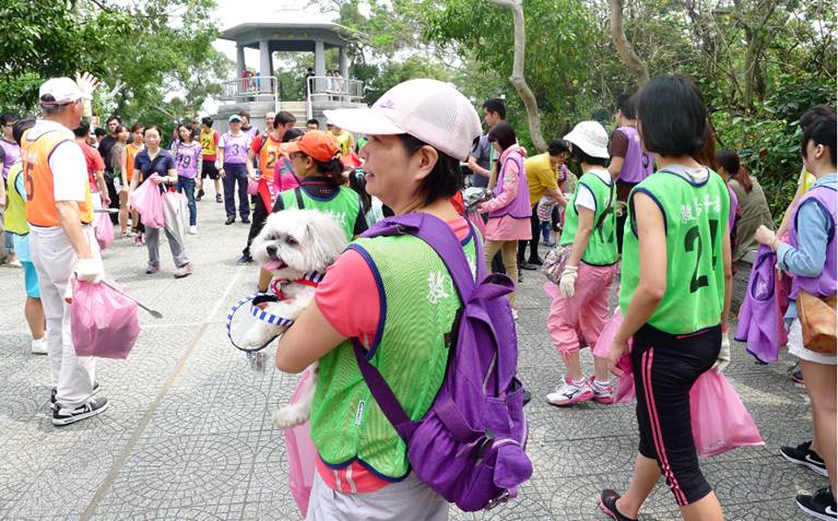 參加同仁及眷屬在幸福亭淨山活動照